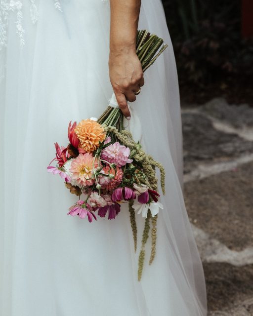 Un pouquiño de eles 
J|D💜
& k🐾
.
.
.
Con 🎥 @_pixelize 
 🌸 @nebodafloristas @rectoraldecobres 
#bodiñas #parejasmajas #fotografobodasgalicia #bodasgalicia #bodagalicia #rectoraldecobres #fotografobodaspontevedra #fotografogalicia #fotografolugo #fotografovigo #weddinggalicia