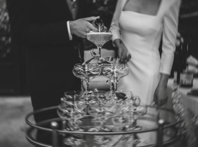 Y aunq el año ha sido agotador … 
siempre muy agradecida por toda la confianza en mi trabajo 🤍 queda mucho por editar pero poquito a poco va saliendo . Pido un poquitín de paciencia 🥹 

Que le pido al año que viene , saber priorizarme, aprender a descansar que ya nose que es eso … este año casi acaba conmigo 😂 
firmado una autónoma….

Que tengáis una grandísima entrada en año nuevo…
🫂🫂🫶🏻 Pd cuidadillo con las 🍇⚡️ 
Chin chiNnNn 🍾🥂🥂
La foto de la bodiña de C|M
#fotografovigo #fotografolugo #weddinggalicia #bodasgalicia #bodagalicia